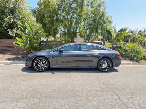Used 2022 Mercedes-Benz EQS 450+ Sedan image 4