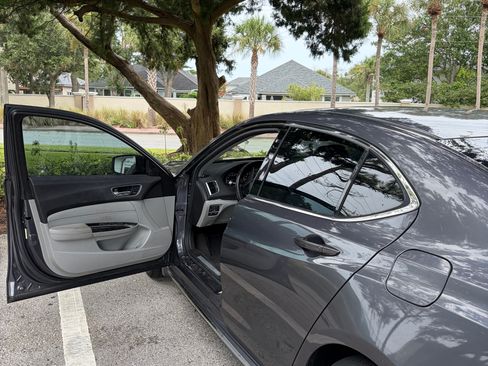 Used 2018 Acura TLX V6 w/ Technology Package FWD image 9