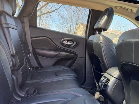 Used 2014 Jeep Cherokee Trailhawk image 4