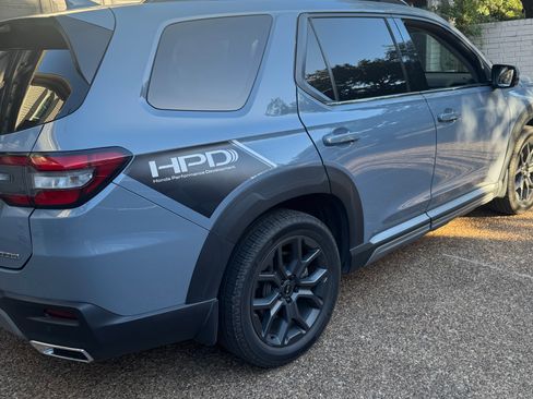 Used 2023 Honda Pilot Touring image 2