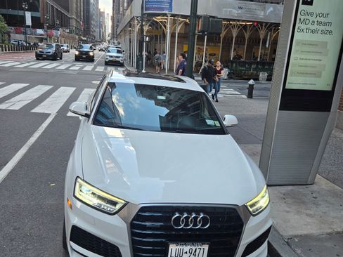 Used 2018 Audi Q3 2.0T Premium Plus w/ Premium Plus Package AWD/4WD image 8