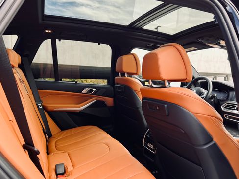 Used 2022 BMW X5 M50i w/ Executive Package image 9