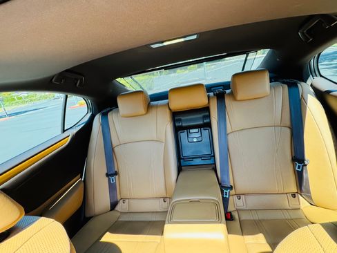 Used 2019 Lexus ES 300h w/ Accessory Package 2 FWD image 10