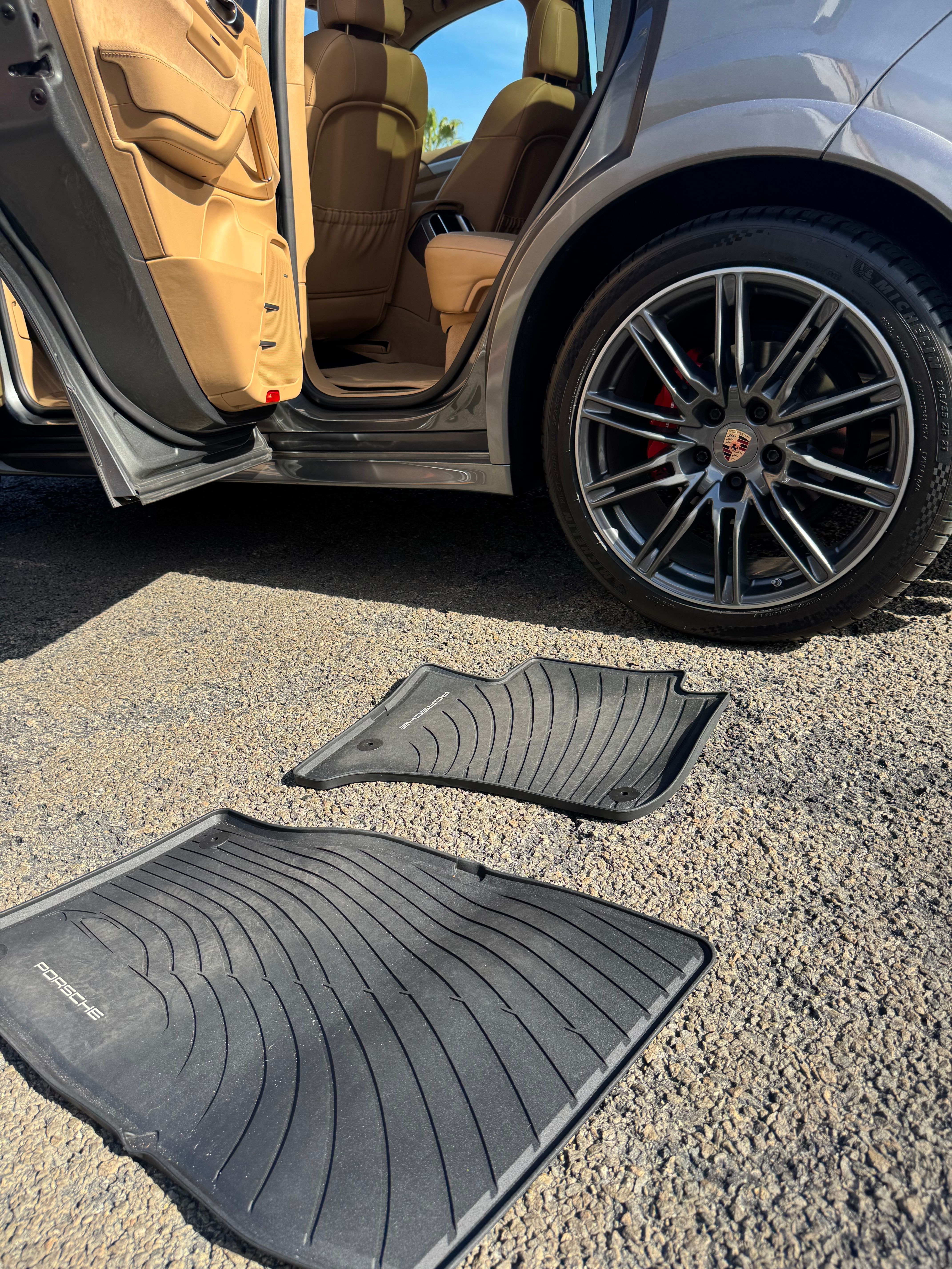 Used 2014 Porsche Cayenne GTS AWD/4WD image 15