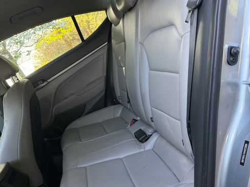 Used 2017 Hyundai Elantra SE image 8