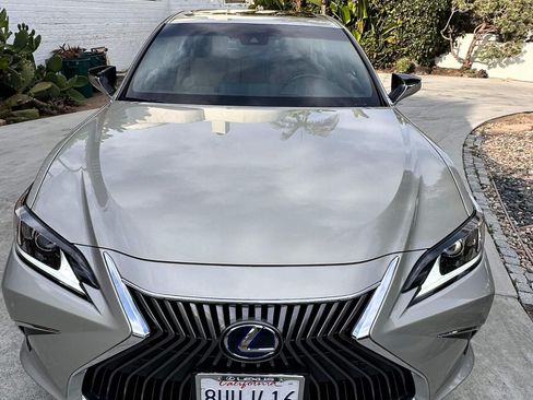 Used 2021 Lexus ES 300h w/ Premium Package FWD image 2