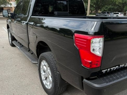 Used 2018 Nissan Titan SV w/ SV Convenience Package AWD/4WD image 11