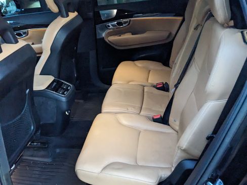 Used 2016 Volvo XC90 T6 Momentum w/ Momentum Plus Package image 18