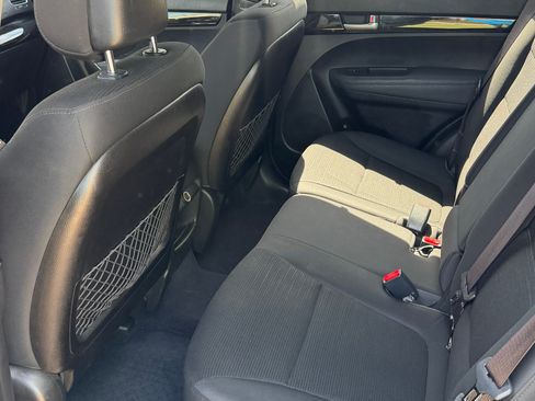 Used 2014 Kia Sorento LX image 9