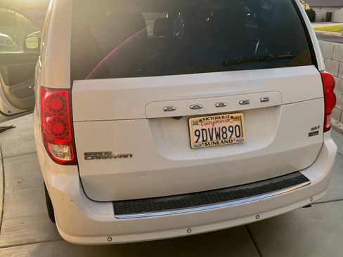 Used 2016 Dodge Grand Caravan SXT w/ Rear Park Assist Package image 2