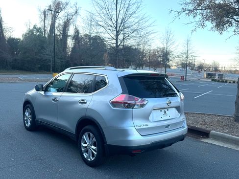 Used 2016 Nissan Rogue SV w/ SV Moonroof Package image 5