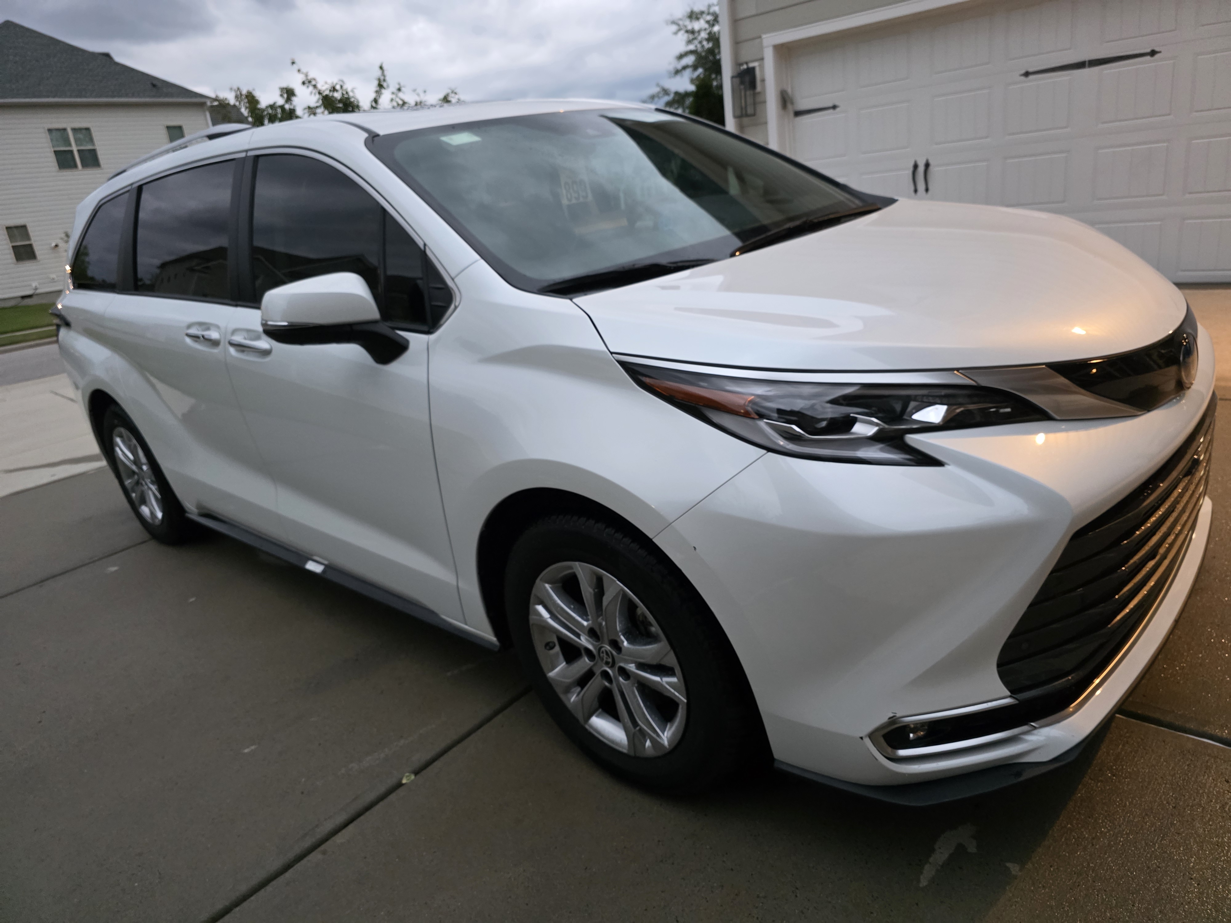 Used 2022 Toyota Sienna Platinum AWD/4WD image 6