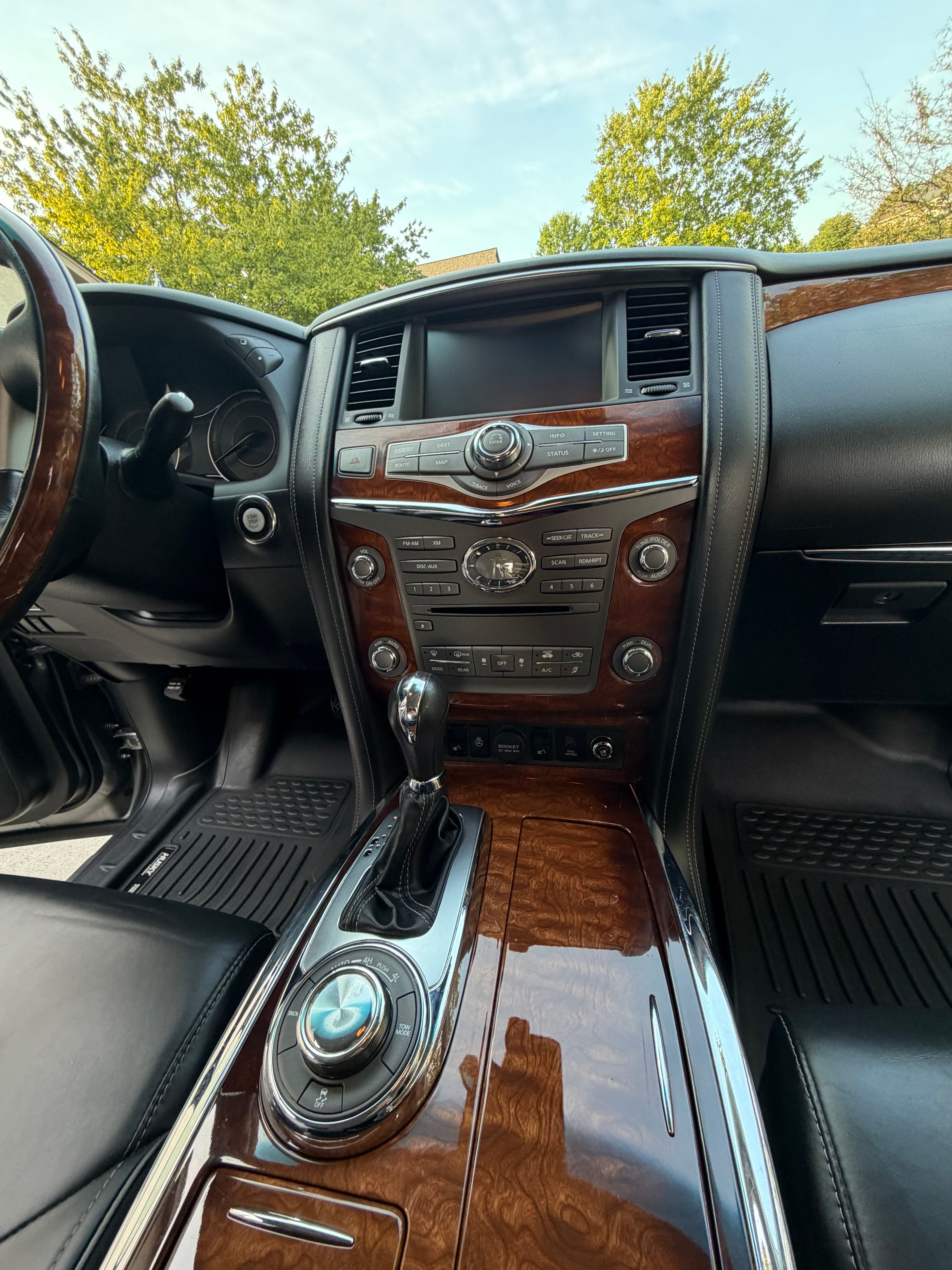 Used 2017 INFINITI QX80 4WD w/ Deluxe Technology Package image 29