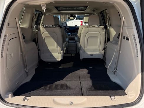 Used 2017 Chrysler Pacifica Limited w/ Advanced Safetytec Group image 22