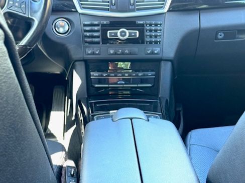 Used 2012 Mercedes-Benz E 550 4MATIC Sedan image 10