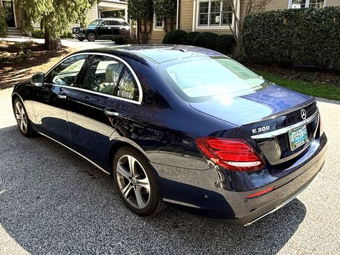 Used 2017 Mercedes-Benz E 300 E 300 4MATIC Sedan 4D image 10