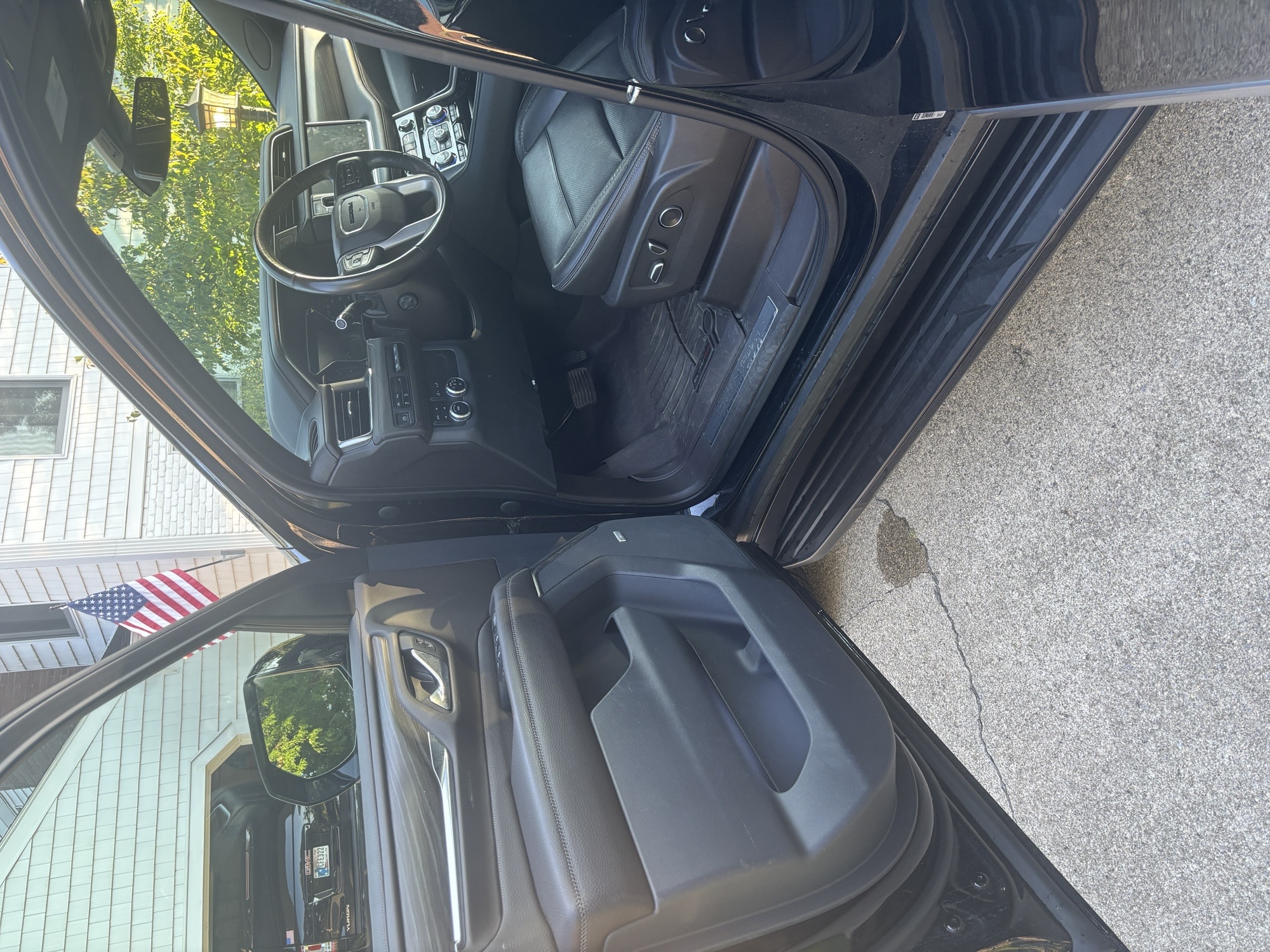 Used 2021 GMC Yukon XL Denali AWD/4WD image 10