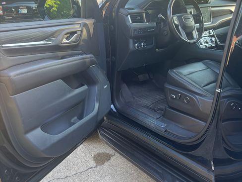 Used 2021 GMC Yukon XL Denali AWD/4WD image 10