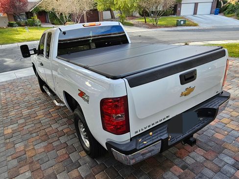 Used 2007 Chevrolet Silverado 2500 LT w/ Suspension Package, Off-Road image 2