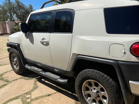 Used 2013 Toyota FJ Cruiser Sport Utility 2D w/ Upgrade Pkg image 6