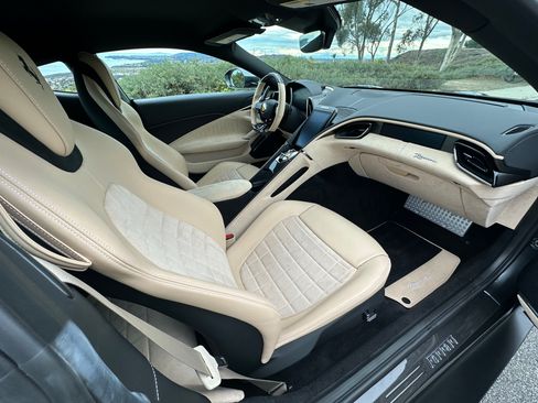 Used 2022 Ferrari Roma image 11