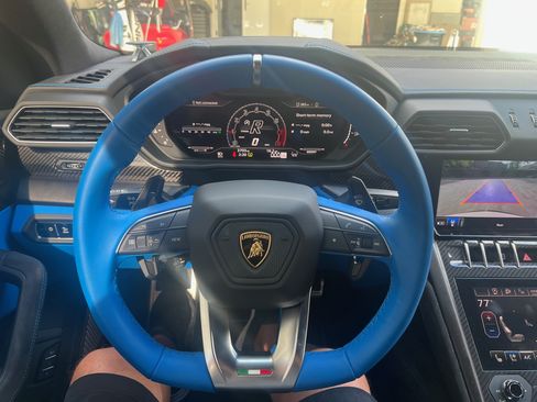 Used 2024 Lamborghini Urus S image 1