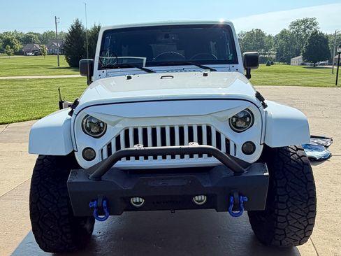 Used 2013 Jeep Wrangler Unlimited Sahara w/ Connectivity Group AWD/4WD image 4