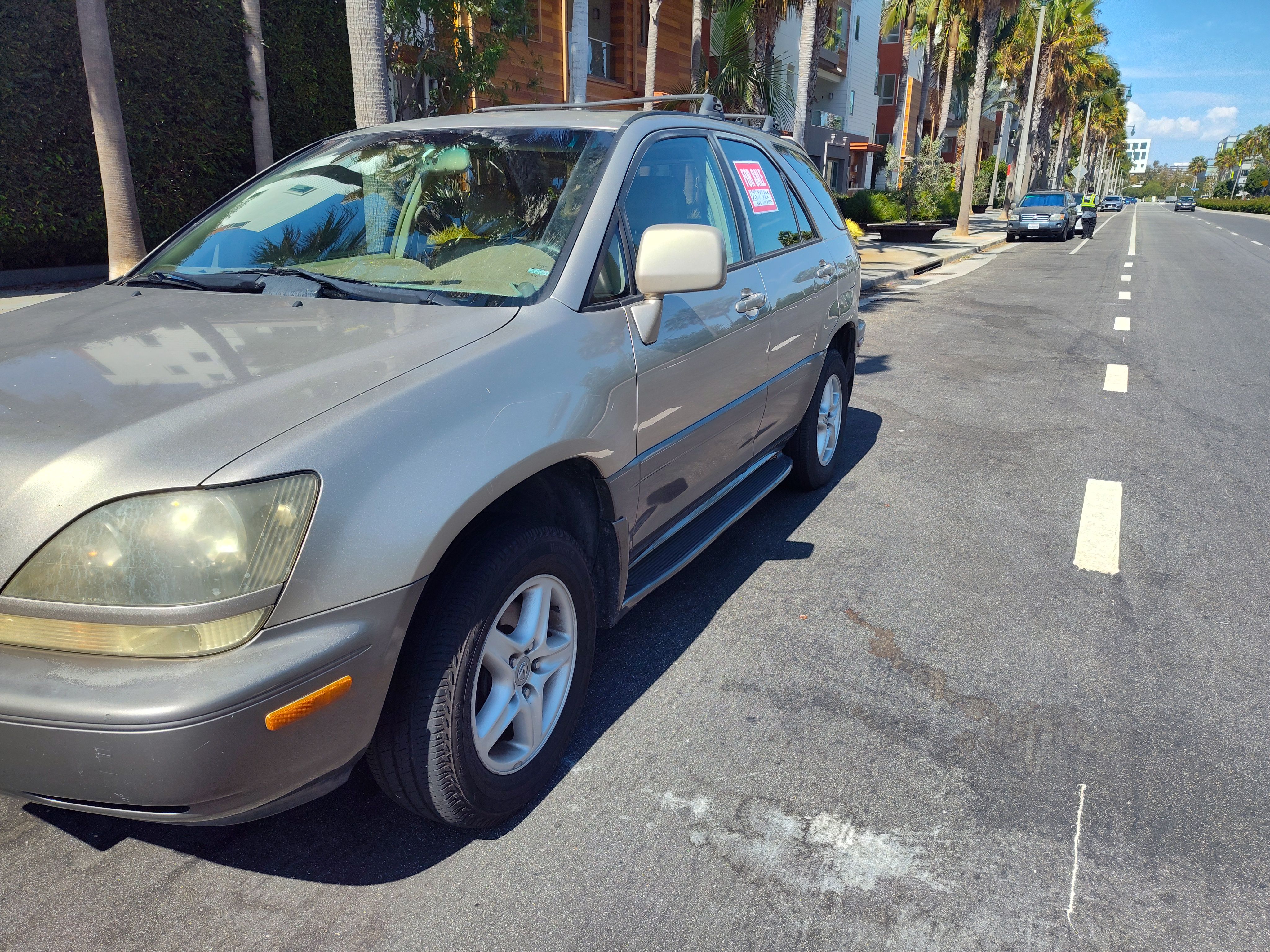 Used 1999 Lexus RX 300 4WD w/ Premium Pkg image 2