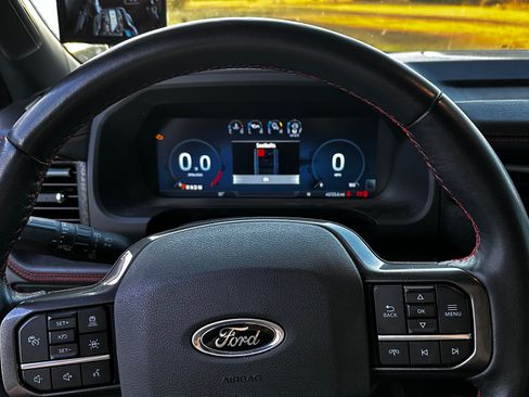 Used 2023 Ford Expedition Limited image 8