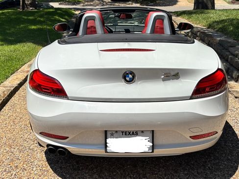 Used 2011 BMW Z4 sDrive30i image 12