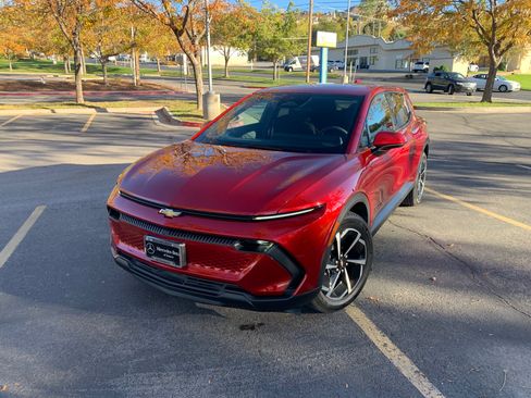 Used 2025 Chevrolet Equinox EV LT image 1