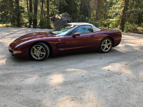 Used 2003 Chevrolet Corvette Convertible w/ Preferred Equipment Group1 RWD image 1