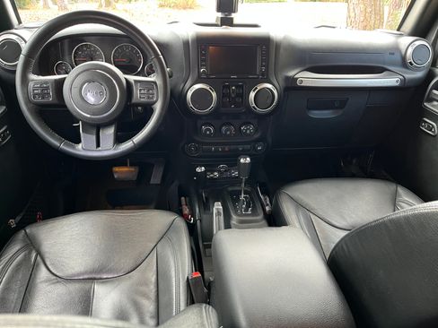 Used 2017 Jeep Wrangler Unlimited Sahara w/ Max Tow Package image 5