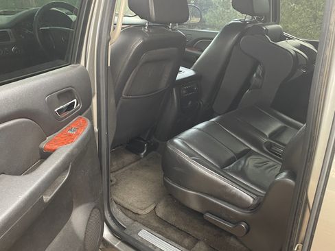 Used 2008 Chevrolet Suburban LT w/ LT Preferred Equipment Group image 20
