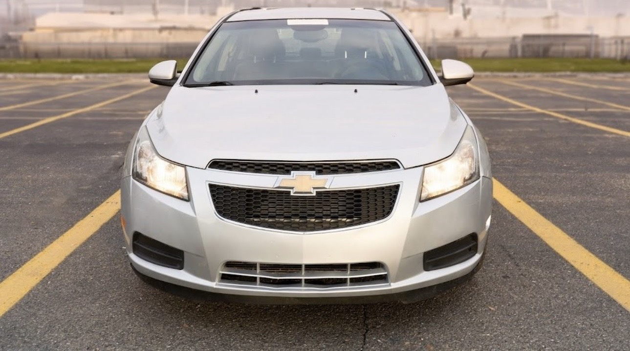 Used 2011 Chevrolet Cruze LT FWD image 2
