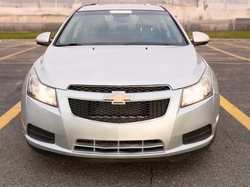 Used 2011 Chevrolet Cruze LT FWD image 2