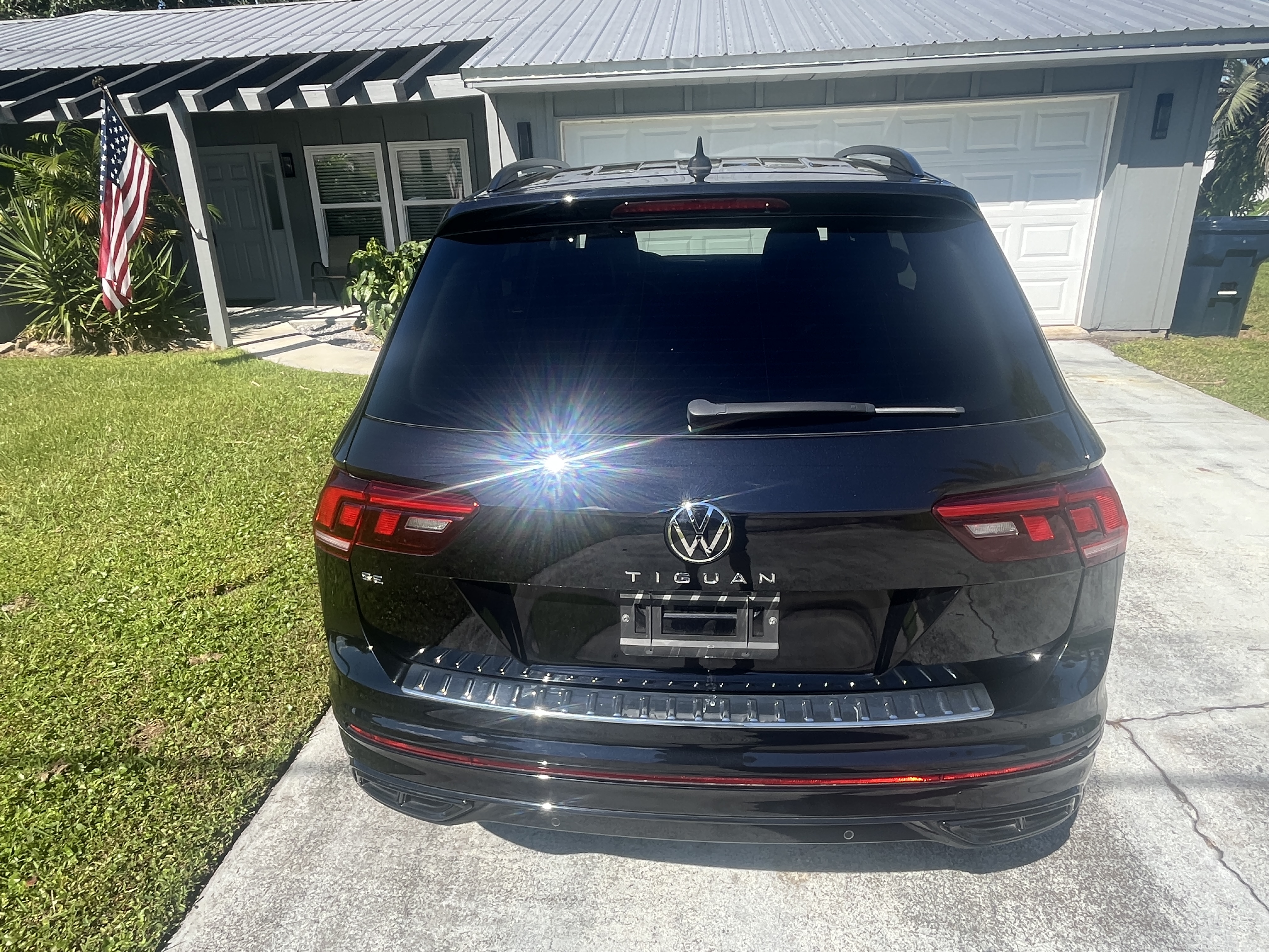 Used 2024 Volkswagen Tiguan SE R-Line FWD image 8