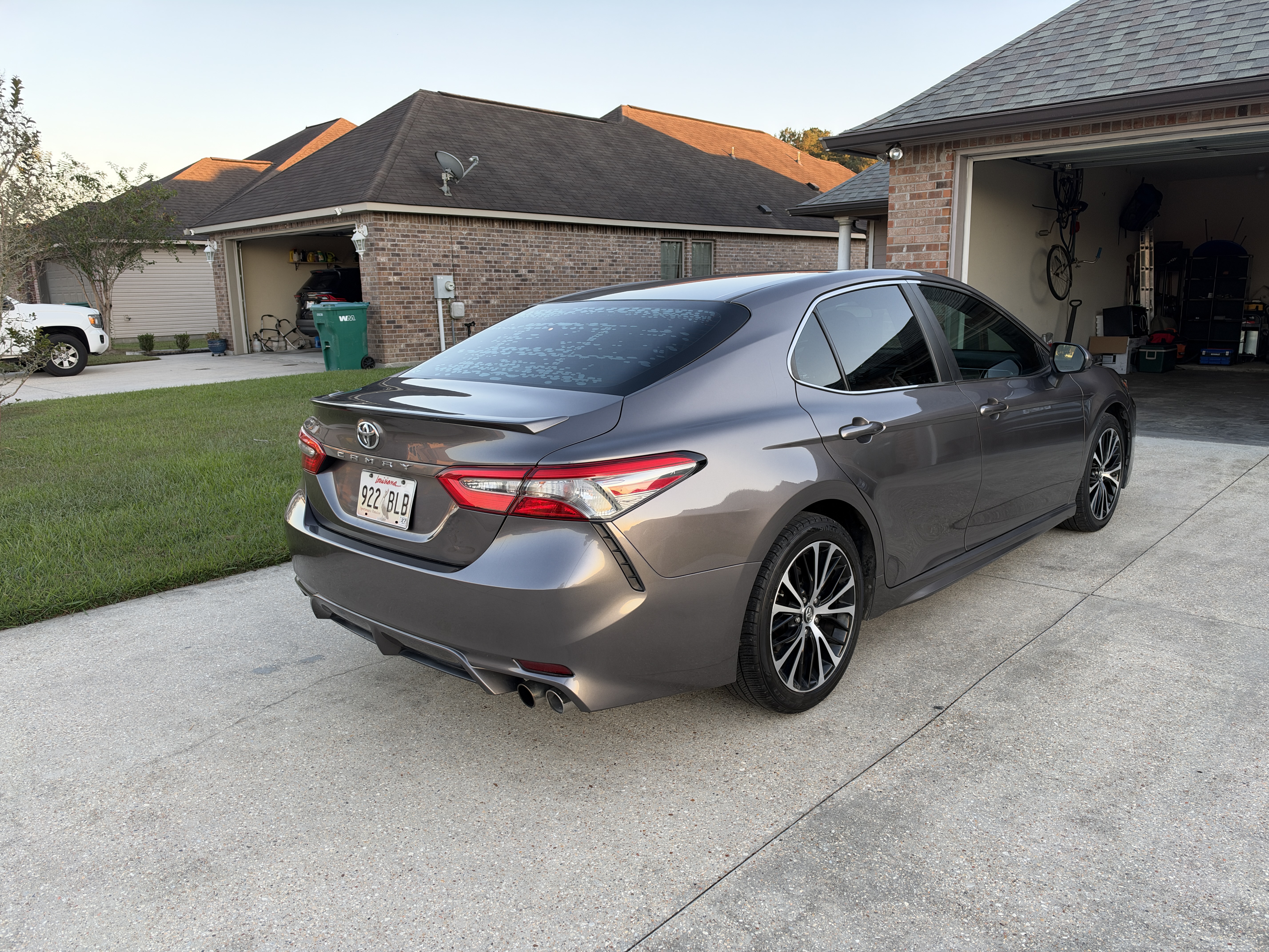 Used 2018 Toyota Camry SE FWD image 10