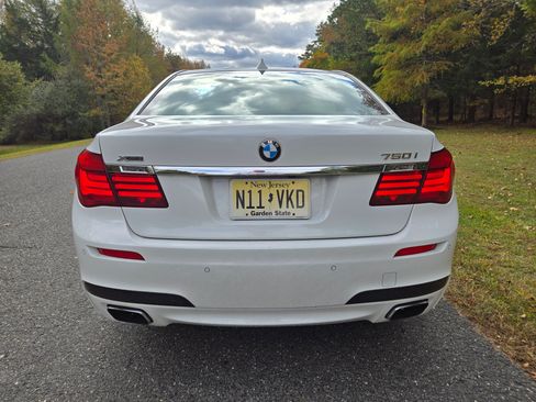 Used 2015 BMW 750i xDrive w/ M Sport Edition image 8