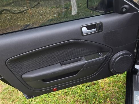 Used 2007 Ford Mustang GT Premium image 10