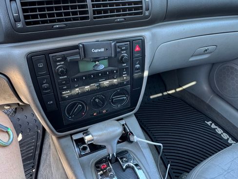 Used 2002 Volkswagen Passat GLS FWD image 6