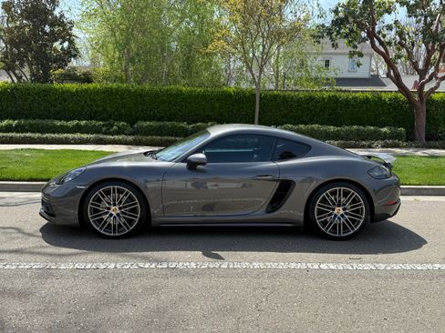 Used 2022 Porsche 718 Cayman GT4 image 5