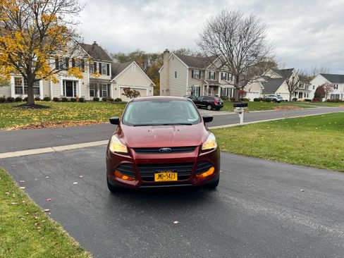 Used 2014 Ford Escape S image 2