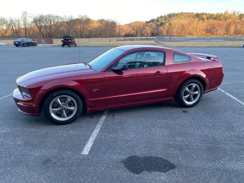 Used 2005 Ford Mustang GT Premium image 1
