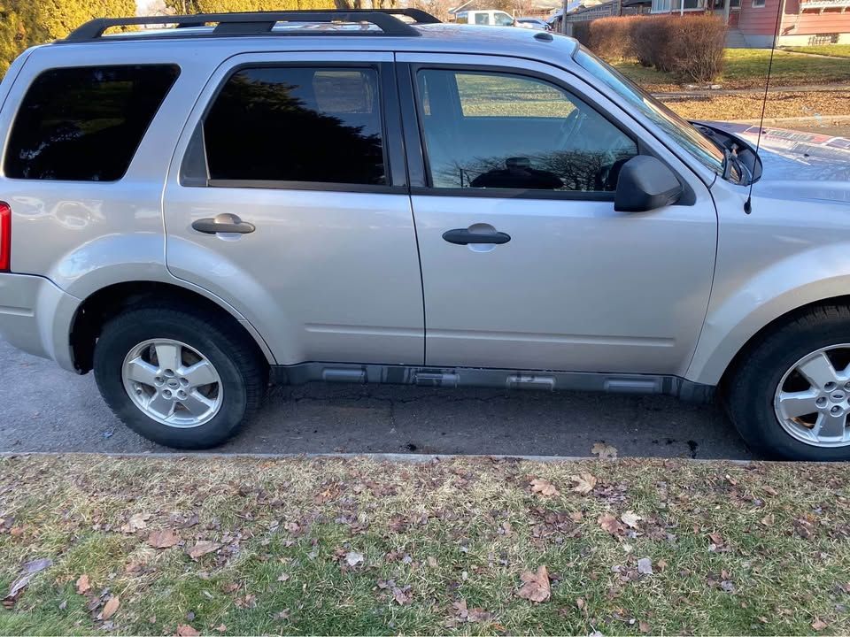 Used 2012 Ford Escape XLT AWD/4WD image 2