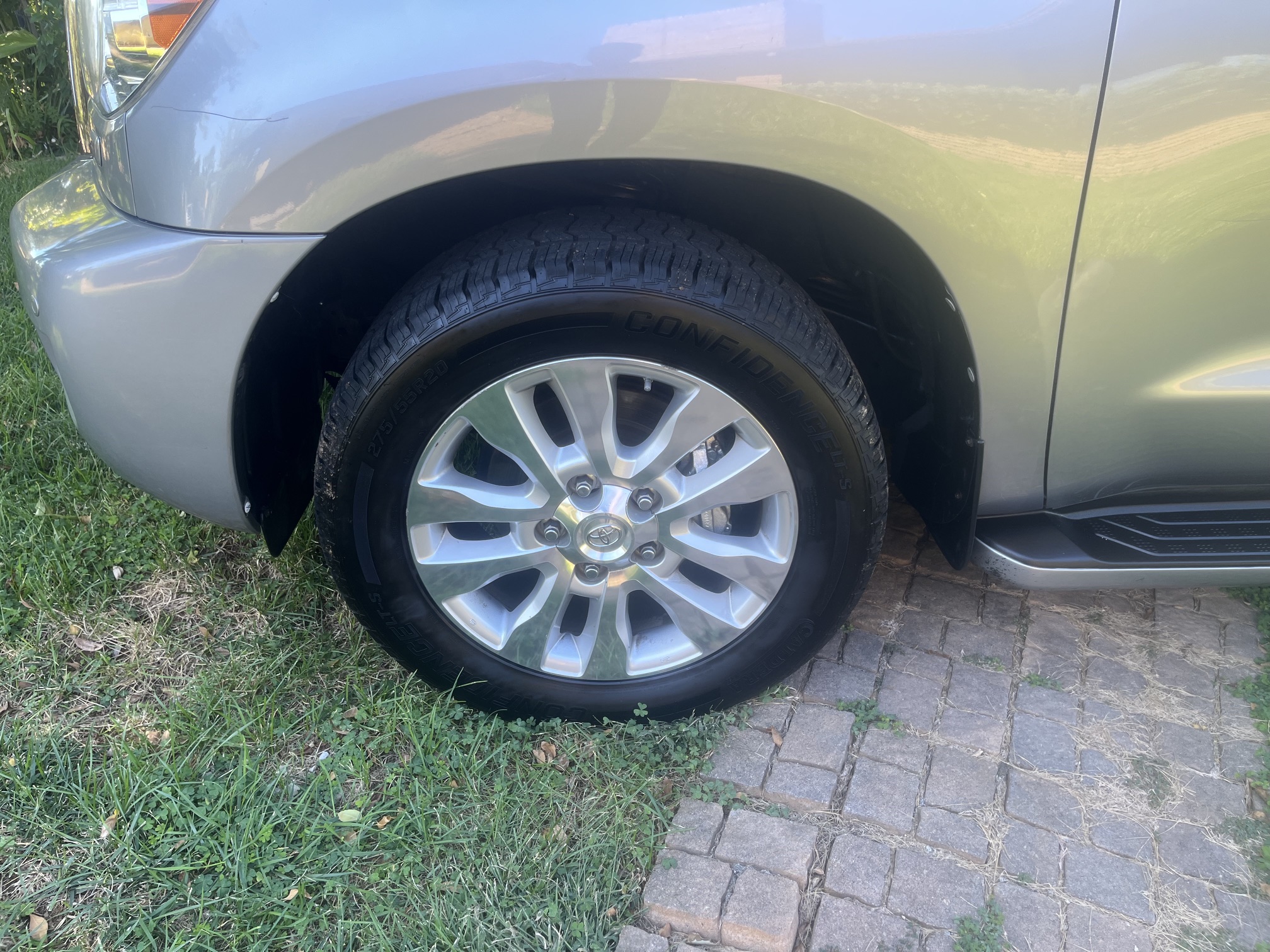 Used 2010 Toyota Sequoia Platinum RWD image 11