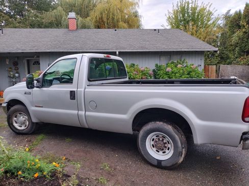 Used 2004 Ford F250 XL RWD image 1