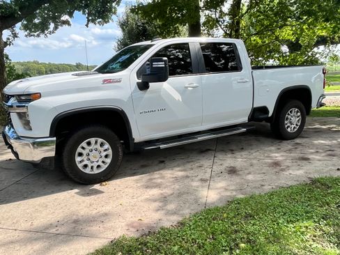 Used 2022 Chevrolet Silverado 2500 LT w/ Convenience Package AWD/4WD image 11