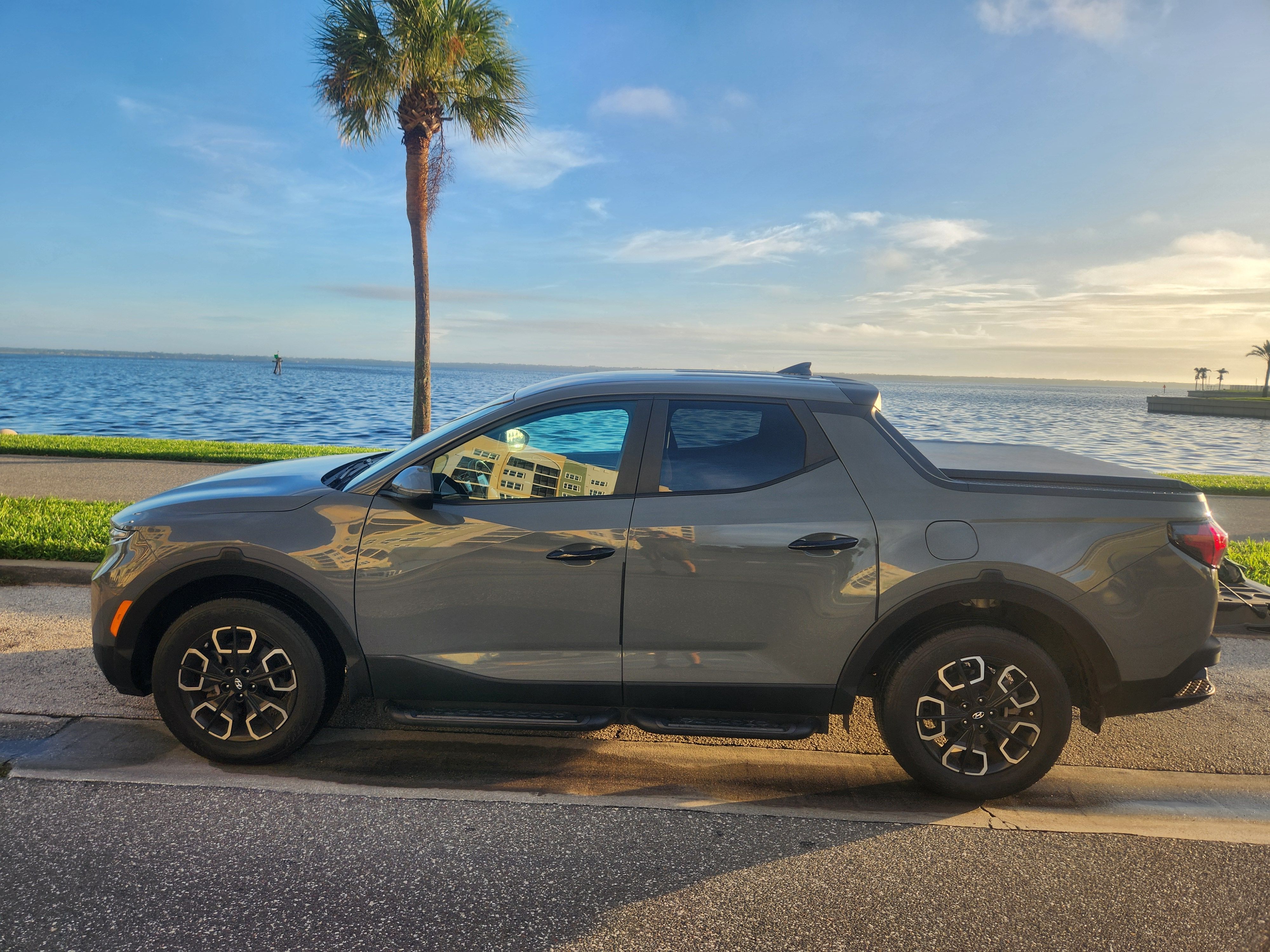 Used 2023 Hyundai Santa Cruz SEL FWD image 1