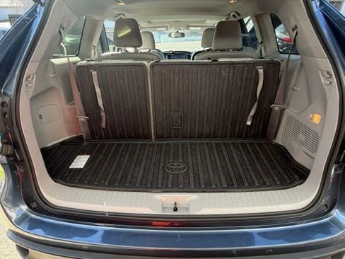 Used 2015 Toyota Highlander Limited FWD image 10